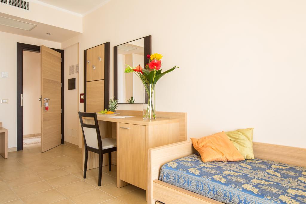 Flexible Room,681580746:JPEG